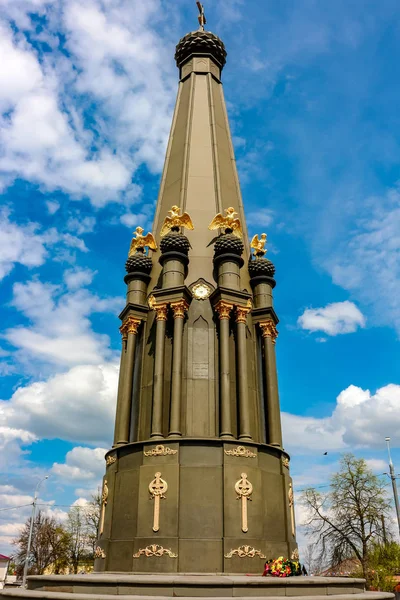 Maloyaroslavets 러시아의 광장에 1812 기념탑 — 스톡 사진
