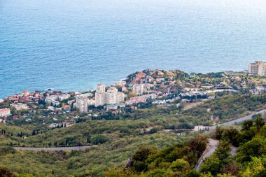 Foros, Crimea - Eylül 2014: Dağ Kızıl-Kaya görünümünden Foros yerleşim, Kırım Güney sahil