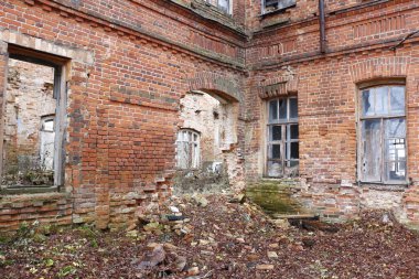 Terk edilmiş Gurievskaya tarım Okulu. Yüzyıl sonlarında 19 bina. Köy, Solovjinye Zori, Kaluzhskiy bölgesi, Maloyaroslavetskiy bölgesi, Rusya Federasyonu