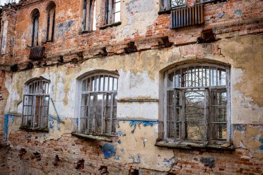 Terk edilmiş Gurievskaya tarım Okulu. Yüzyıl sonlarında 19 bina. Köy, Solovjinye Zori, Kaluzhskiy bölgesi, Maloyaroslavetskiy bölgesi, Rusya Federasyonu