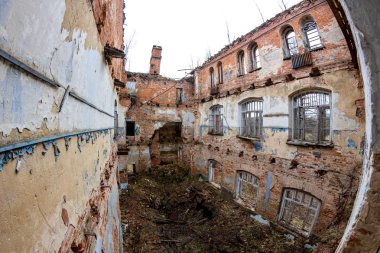 Terk edilmiş Gurievskaya tarım Okulu. Yüzyıl sonlarında 19 bina. Köy, Solovjinye Zori, Kaluzhskiy bölgesi, Maloyaroslavetskiy bölgesi, Rusya Federasyonu