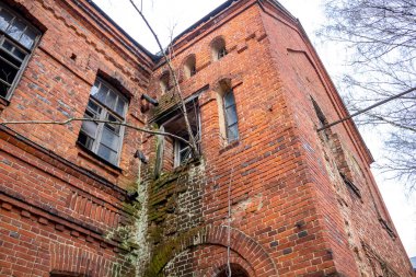 Terk edilmiş Gurievskaya tarım Okulu. Yüzyıl sonlarında 19 bina. Köy, Solovjinye Zori, Kaluzhskiy bölgesi, Maloyaroslavetskiy bölgesi, Rusya Federasyonu