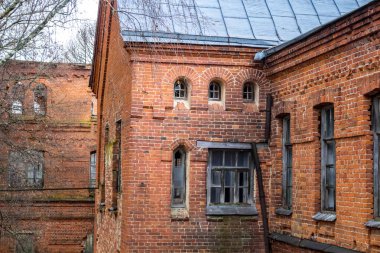 Terk edilmiş Gurievskaya tarım Okulu. Yüzyıl sonlarında 19 bina. Köy, Solovjinye Zori, Kaluzhskiy bölgesi, Maloyaroslavetskiy bölgesi, Rusya Federasyonu