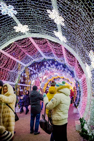 俄罗斯莫斯科 1月7日 莫斯科圣诞节的特维斯科伊大道 特维尔斯科伊 布尔瓦尔 轻型隧道 — 图库照片