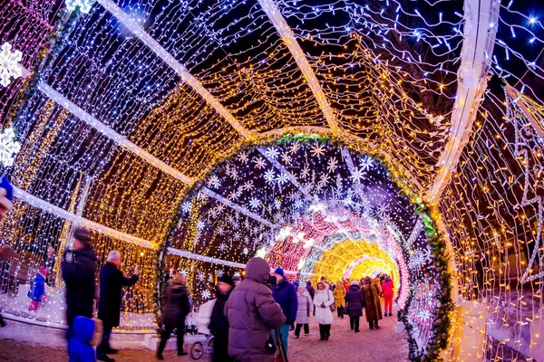 俄罗斯莫斯科 1月7日 莫斯科圣诞节的特维斯科伊大道 特维尔斯科伊 布尔瓦尔 轻型隧道 — 图库照片