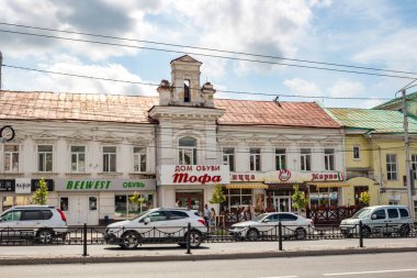 Kaluga, Rusya - Ağustos 2017: Şehir sokaklarını. Kaluga Kirova sokakta