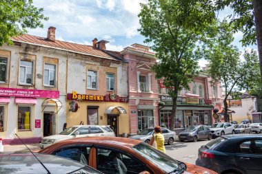Kaluga, Rusya - Ağustos 2017: Şehir sokaklarını. Kaluga Teatralnaya sokak