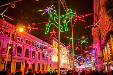 Moskova, Rusya - 7 Ocak 2016: Bolshaya Dmitrovka sokakta Moskova Noel