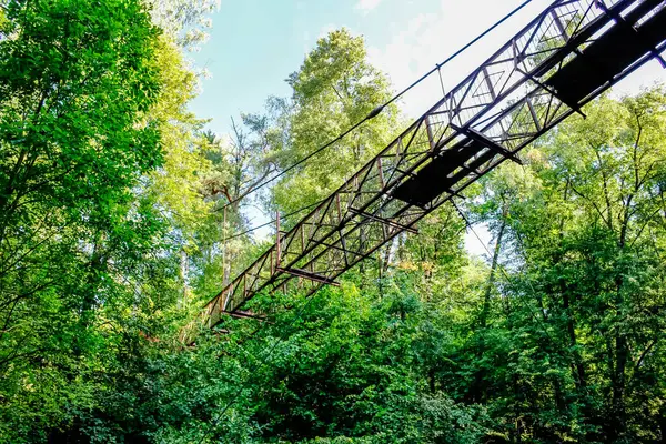 Uma Velha Ponte Suspensa Não Utilizada Que Atravessa Ravina Obninsk — Fotografia de Stock