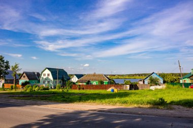 Komlevo, Rusya - Temmuz 2017: Rus köy Komlevo Borovsk bölgesinde peyzaj