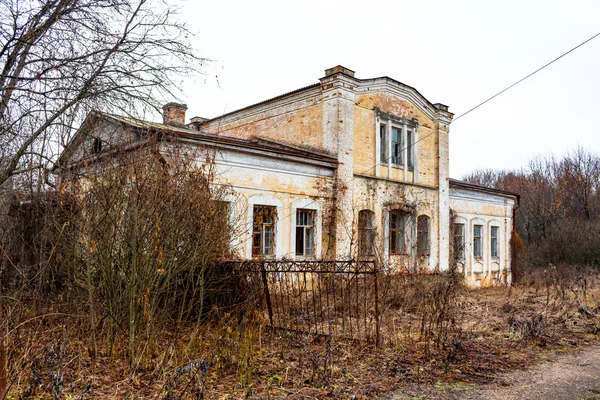 마을의 Panskoe Maloyaroslavetsky Kaluzhskiy 러시아에서에서 버려진된 Kudryavtsev 부동산 — 스톡 사진
