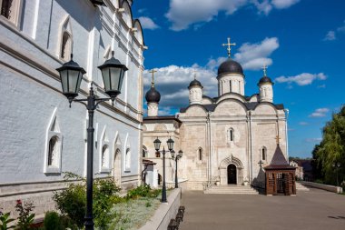 Serpuhov, Rusya - Ağustos 2017: Vvedensky Vladychny manastırda (Vvedenskiy Vladychnyi monastyr) Serpukhov. Tapınağın kutsal bakire sunumunu Katedrali