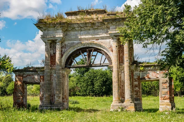 Kapunál Elhagyott Kastélyban Század Troitskoe Oroszország — Stock Fotó