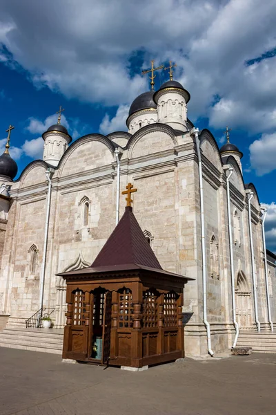 Serpuhov, Rusya - Ağustos 2017: Vvedensky Vladychny manastır (Vvedenskiy Vladychnyi monastyr) Serpukhov.