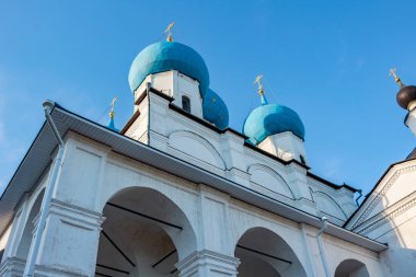 Serpuhov, Rusya - Ağustos 2017: Vısotskiy Manastırı (Vysotskiy monastyr). Ortodoks Manastırı'Serpukhov. Zachatievsky Katedrali