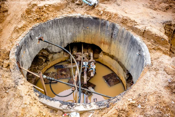 Заміна Ремонт Застарілих Водопровідних Труб Колодязі — стокове фото