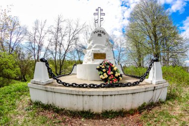 Maloyaroslavets, Rusya - Mayıs 2016: Napolyon ile Savaşı sırasında 1812 yılında Maloyaroslavets savaşta ölen askerlerin toplu mezar