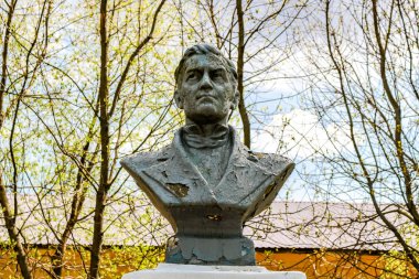 Maloyaroslavets, Rusya - Mayıs 2016: 1812 Savaşı kahramanı anıt Maloyaroslavets kerem Belyaev