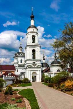 Maloyaroslavets, Rusya - Mayıs 2016: Svyato-Nikolskiy Chernoostrovskiy manastır manastırda Maloyaroslavets