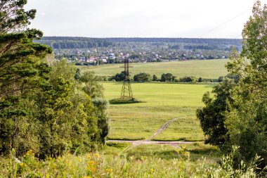Yüksek bir noktada panoramik görünümden alan ve köyleri