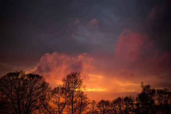Liliowy Różowe Chmury Zachodzie Słońca — Zdjęcie stockowe