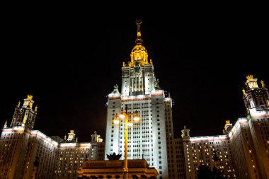 Moskova, Rusya - Eylül 2015: Bina ve bölge Moskova Devlet Üniversitesi nde gece