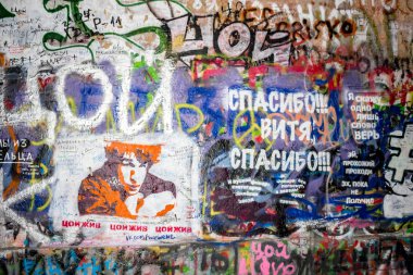 Moskova, Rusya - Eylül 2015: Gezi - Victor Tsoi (Stena Tsoya) Arbat üzerinde duvar