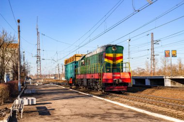 Detchino, Rusya - Mart 2016: Sebebiyle Sukhodrev istasyonunda demiryolu taşıma ile kargo taşıma Detchino