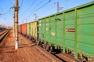 Detchino, Rusya - Mart 2016: Tren İstasyonu Sukhodrev Detchino köyünde üzerinden hareketin