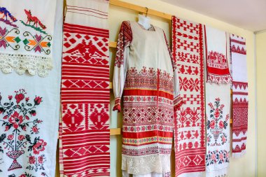 Krasnoe, Rusya - Mayıs 2016: Etnografya Müzesi Krasnoye köyü yakınındaki Borovsk, halk Nakış Sergisi '