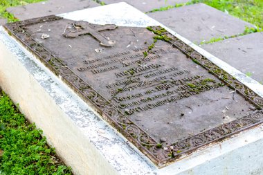 Zhukov, Rusya - Haziran 2016: Ortodoks rahibinin ND Lubimov Zhukov, Rusya'da 19. yüzyıl eski mezar