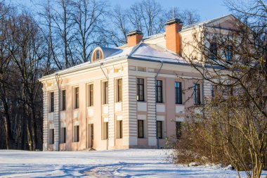 Nikolskoe, Rusya - Kasım 2016: Geri yüklenen ana evi Nikolskoe (Chubarovo) 18 yüzyıl, Zhukovsky bölge, Kaluzhskaya bölge gayrimenkulün
