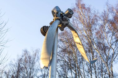 Bir atış askeri uçak aşağı vida