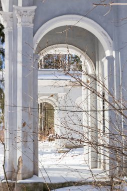 Kemerli giriş kapısı