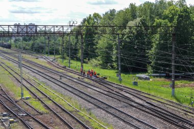 Demiryolu işçileri tartışmak