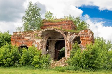 Vorsino, Rusya - Temmuz 2017: Harabeleri, kilise, varsayım, Kutsal Bakire Meryem (Uspeniya Presvyatoy Bogoroditsy), Vorsino Köyü, Borovskiy bölgesi, Kaluzhskiy bölgesi, Rusya
