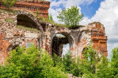 Vorsino, Rusya - Temmuz 2017: Harabeleri, kilise, varsayım, Kutsal Bakire Meryem (Uspeniya Presvyatoy Bogoroditsy), Vorsino Köyü, Borovskiy bölgesi, Kaluzhskiy bölgesi, Rusya