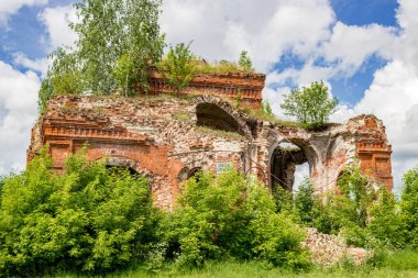 Vorsino, Rusya - Temmuz 2017: Harabeleri, kilise, varsayım, Kutsal Bakire Meryem (Uspeniya Presvyatoy Bogoroditsy), Vorsino Köyü, Borovskiy bölgesi, Kaluzhskiy bölgesi, Rusya