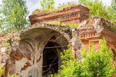Vorsino, Rusya - Temmuz 2017: Harabeleri, kilise, varsayım, Kutsal Bakire Meryem (Uspeniya Presvyatoy Bogoroditsy), Vorsino Köyü, Borovskiy bölgesi, Kaluzhskiy bölgesi, Rusya