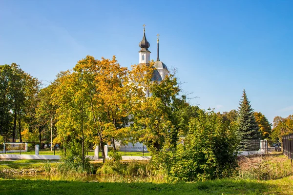 Park su birikintisi ve Boris Kilisesi ve Belkino Estate 18. yüzyılın Gleb bir görünüm