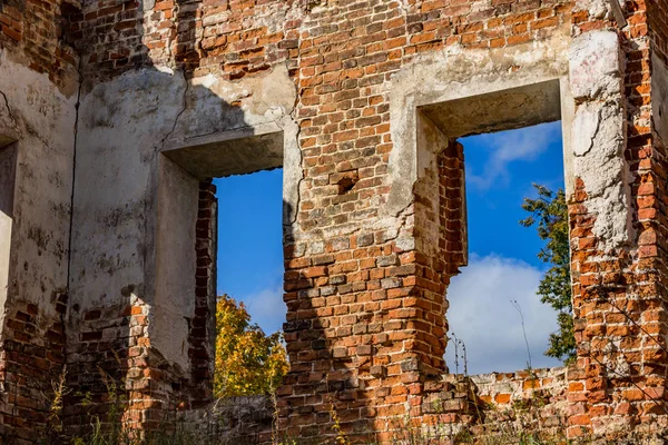 Windows Старих Занедбаних Садиби Століття Belkino Manor Росія — стокове фото