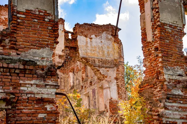 Руины Разрушенного Поместья Xviii Века Снаружи Белкино Россия — стоковое фото