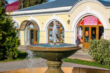 Borovsk, Rusya - Eylül 2015: Çeşme Borovsk şehir Lenin meydanında