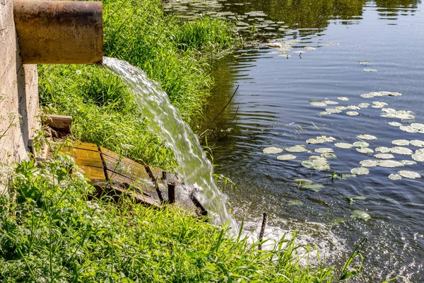 Drain water from the pipe into the river