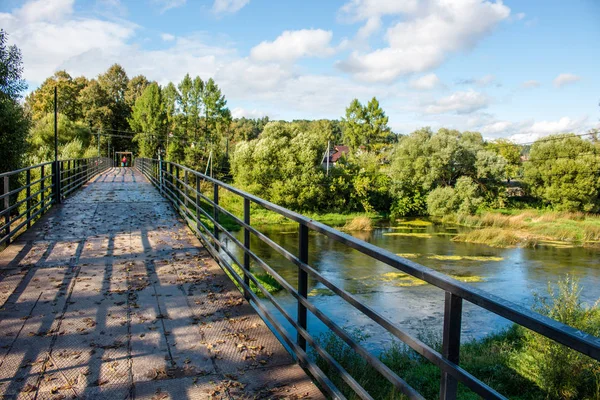 Puente Peatonal Sobre Río Protva Ciudad Borovsk Rusia Día Claro — Foto de Stock