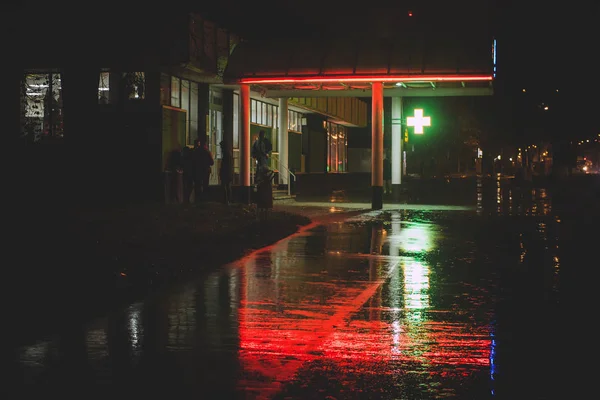 Night View Store Building Red Green Neon Illumination Reflection Wet — Stock Photo, Image