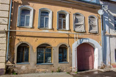 Borovsk, Rusya - Eylül 2015: Şehir Borovsk Lenin meydanında tarihi bina. Taş iki katlı evi geç 19 - Nahcivan