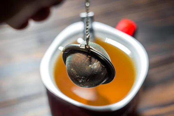 Tea strainer for brewing tea