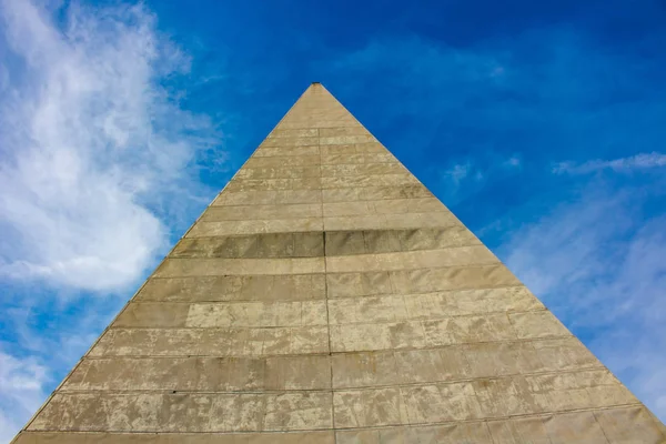 Росія Липень 2015 Енергетичної Піраміди Голод Несамовитий Goloda Novorizhskoye Шосе — стокове фото