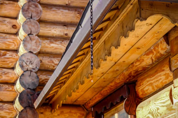 Wooden Architecture Water Dripping Roof Thaw — Stock Photo, Image